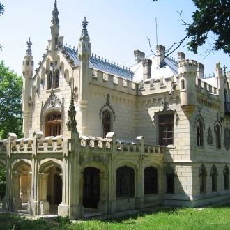 Domeniul Sturdza de la Miclăușeni – castelul, mănăstirea și eleganța regăsită