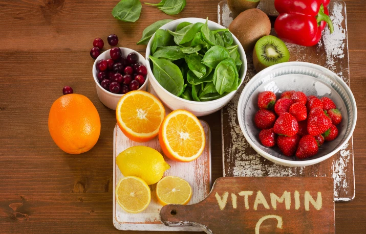 Vitamina C: beneficii pentru sănătate, doza recomandată, semnele deficienței